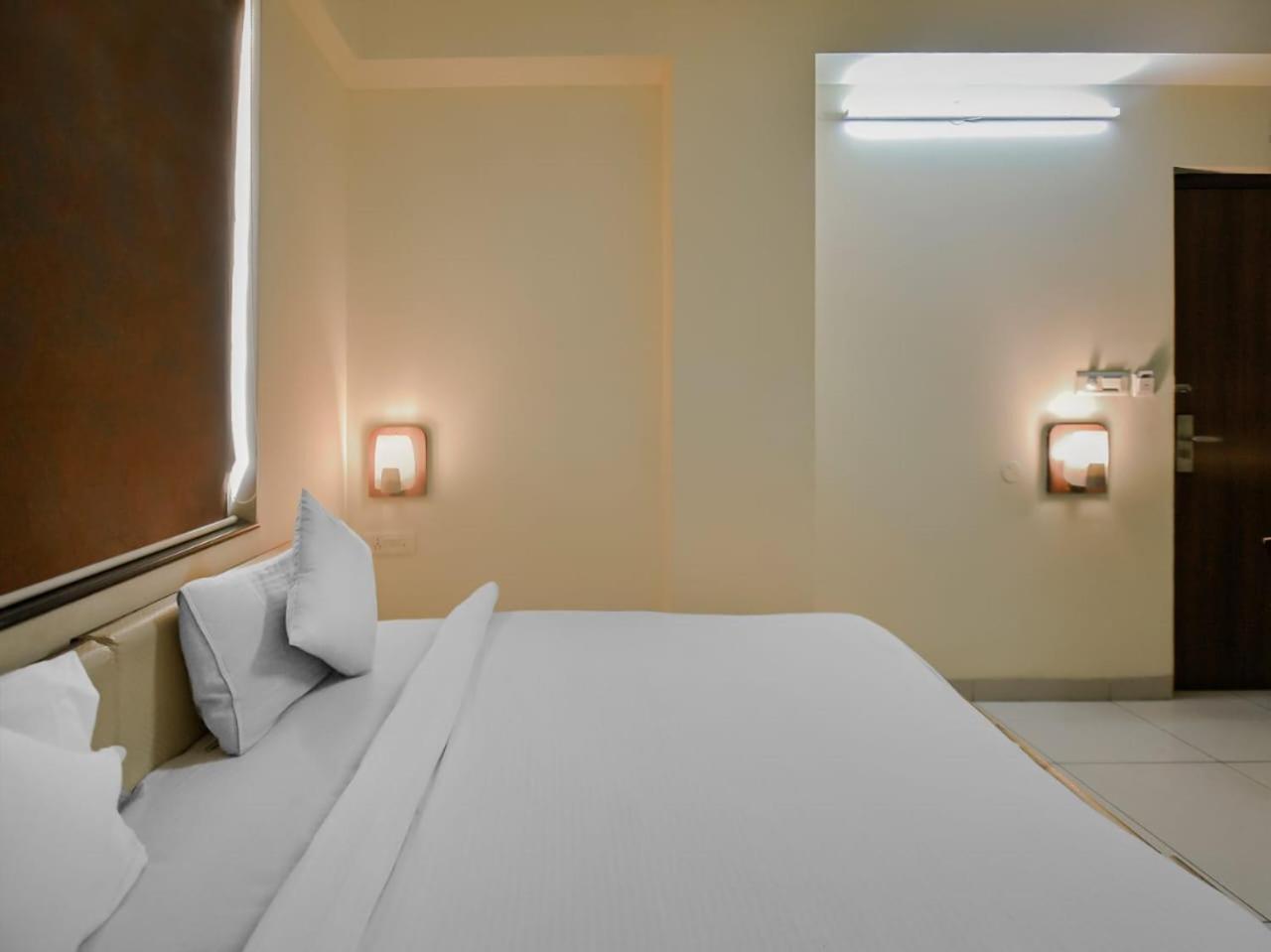 Hotel Vijaydeep Place Near Delhi Airport 뉴델리 외부 사진