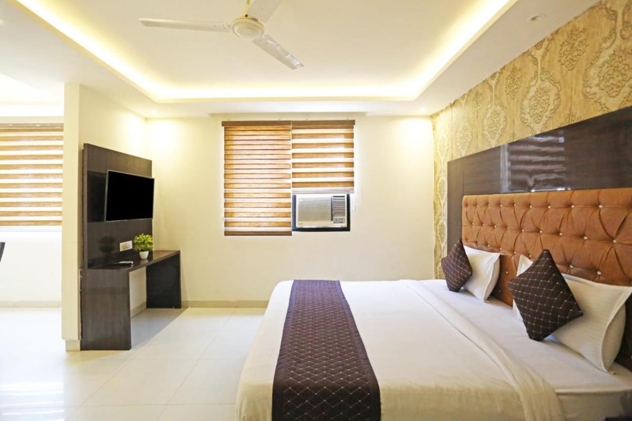Hotel Vijaydeep Place Near Delhi Airport 뉴델리 외부 사진