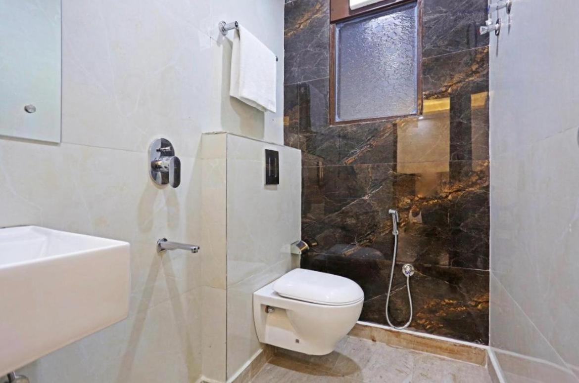 Hotel Vijaydeep Place Near Delhi Airport 뉴델리 외부 사진