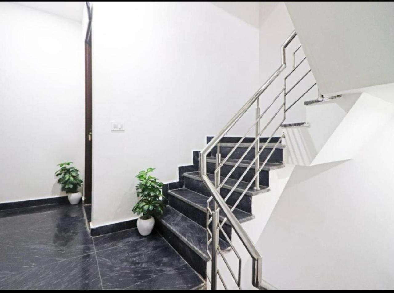 Hotel Vijaydeep Place Near Delhi Airport 뉴델리 외부 사진