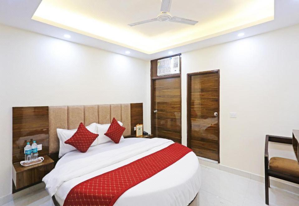 Hotel Vijaydeep Place Near Delhi Airport 뉴델리 외부 사진