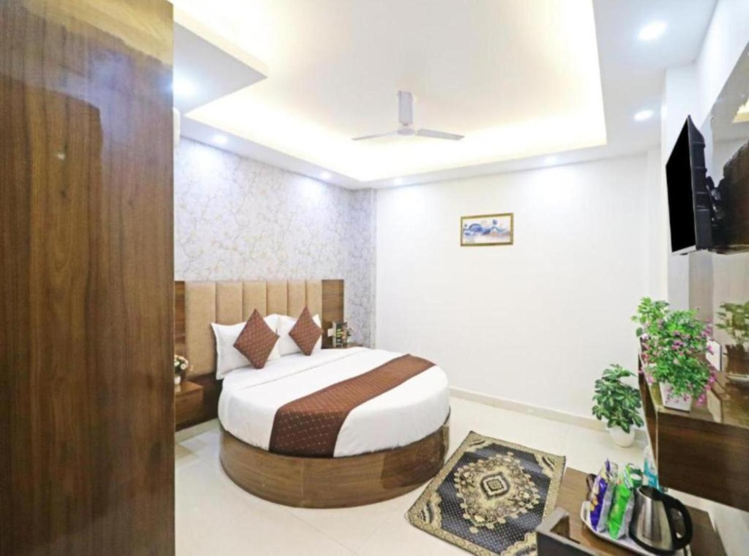 Hotel Vijaydeep Place Near Delhi Airport 뉴델리 외부 사진