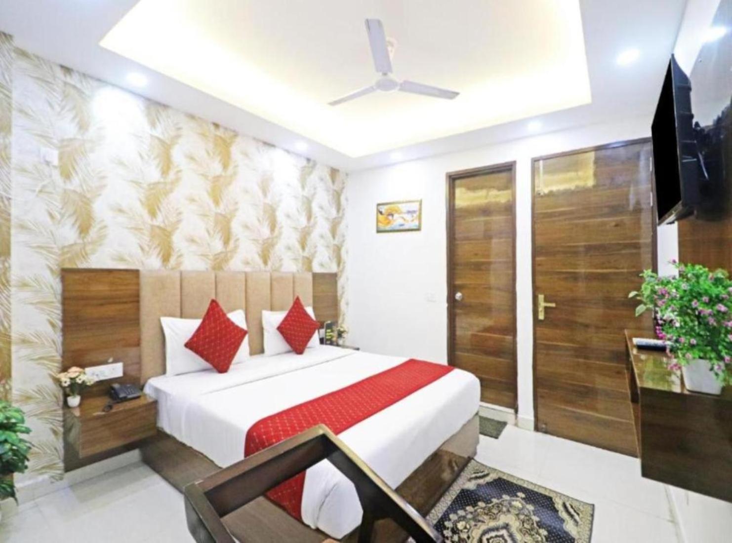 Hotel Vijaydeep Place Near Delhi Airport 뉴델리 외부 사진