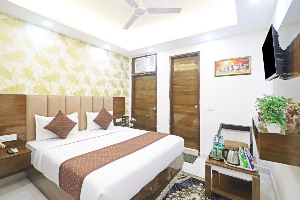 Hotel Vijaydeep Place Near Delhi Airport 뉴델리 외부 사진